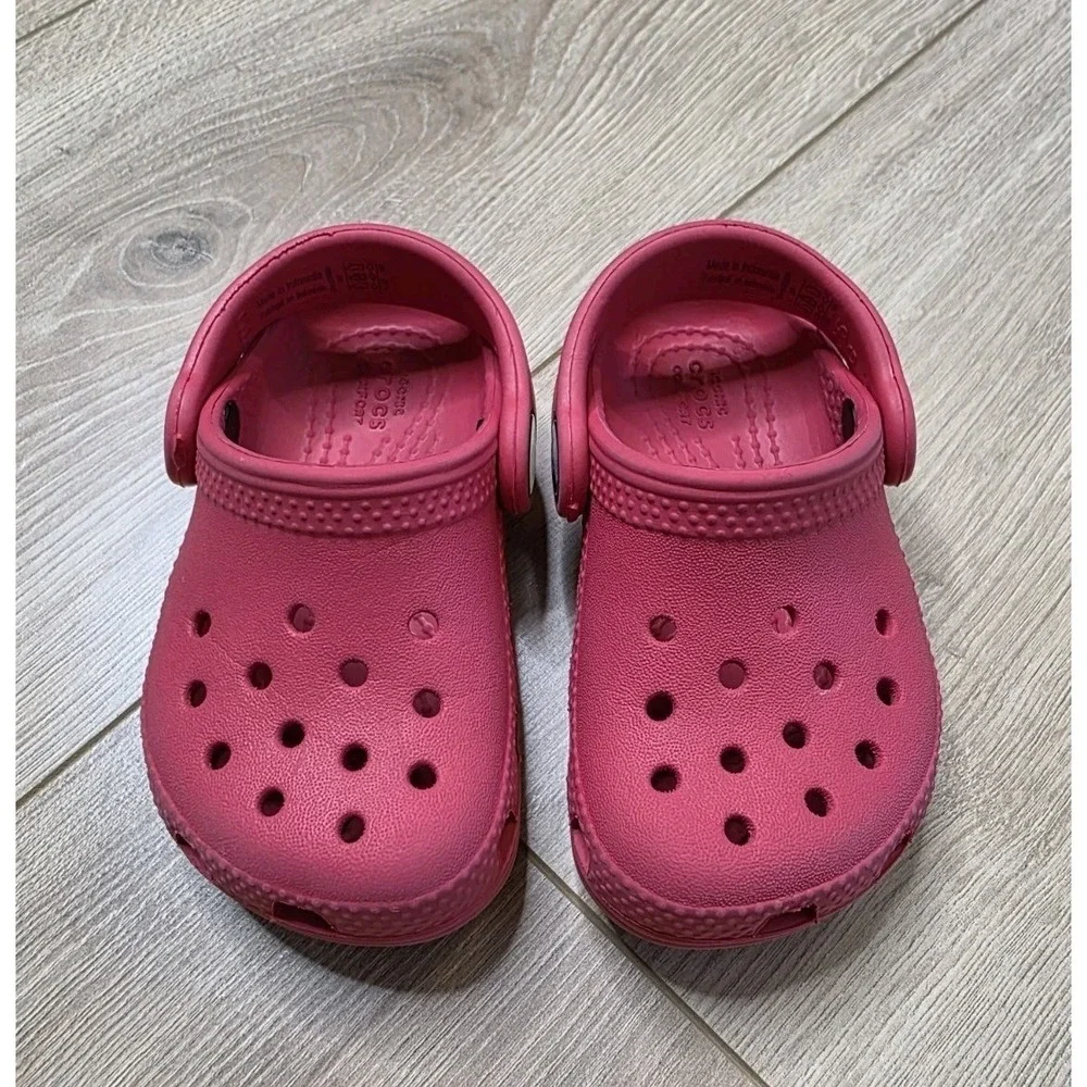 Crocs Classic Clogs Toddler size 5c Red Iconic Comfort